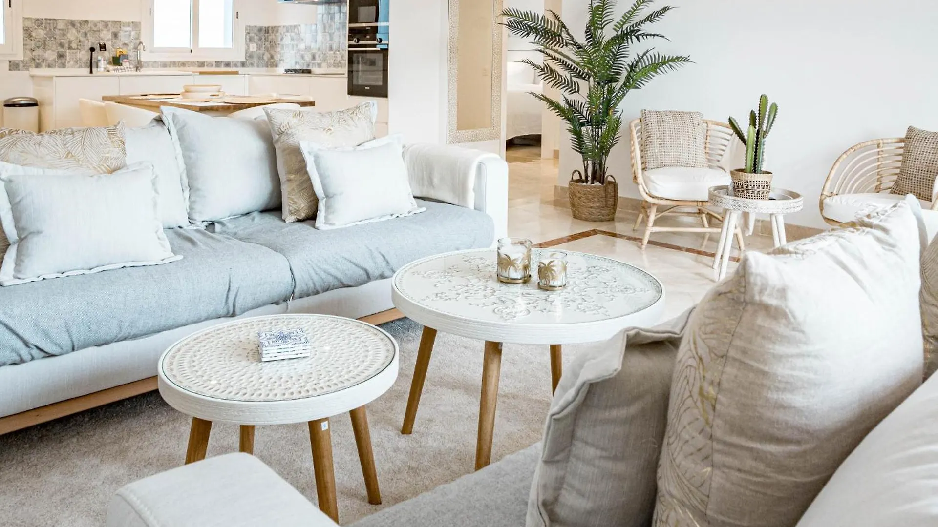 Pa18- Stunning Flat, Gym, Indoor And Outdoor Pool Apartment Estepona